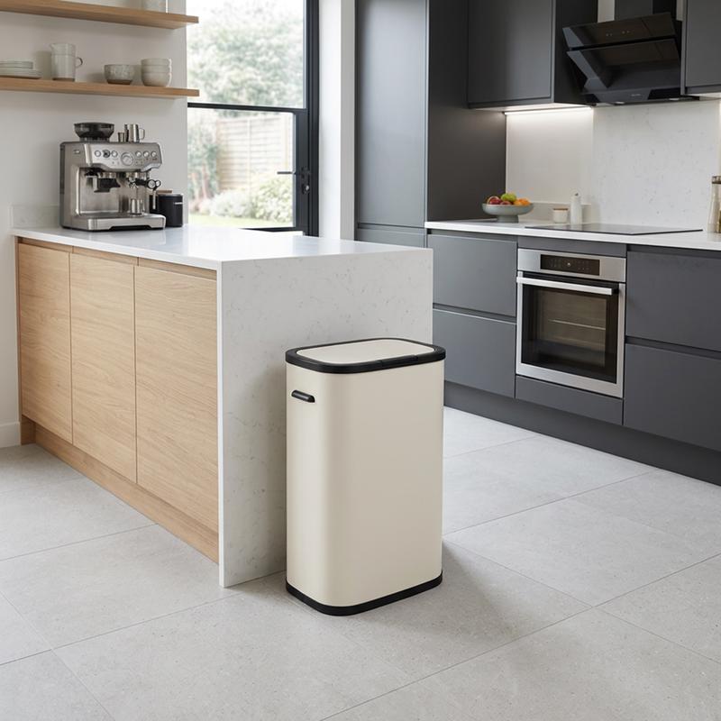 Prullenbak met drukdeksel – 60 liter – crème-wit